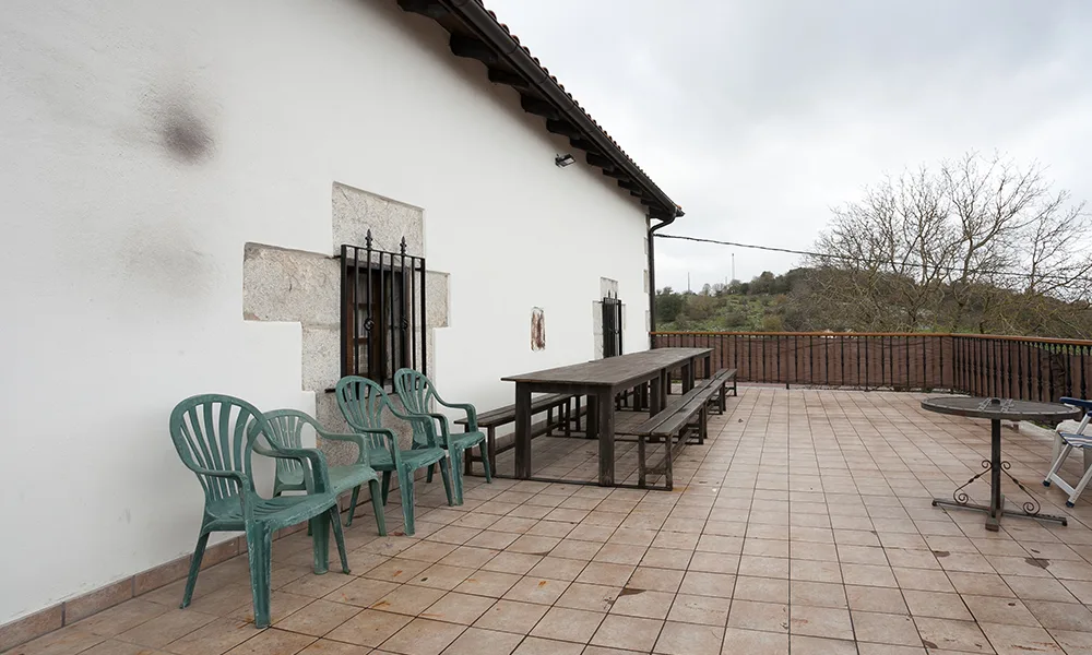 Terraza, mobiliario y barbacoa Terraza, mobiliario y barbacoa